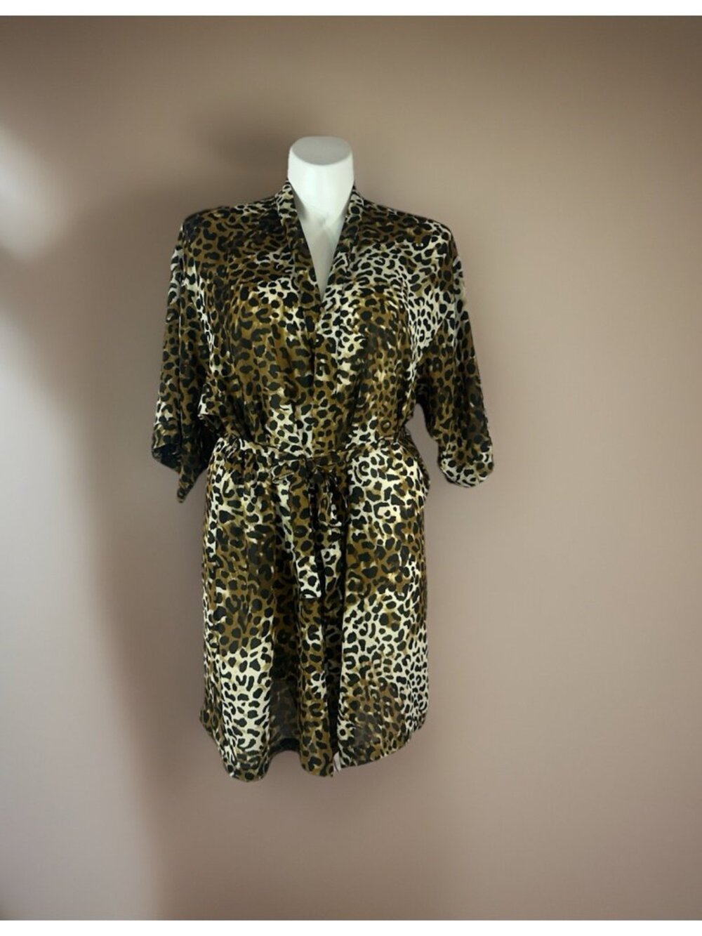 Secret Treasures Ladies size Large Leopard Print Semi Sheer Lightweight Robe